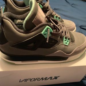Nike Jordan Retro 4 “Green Glow”